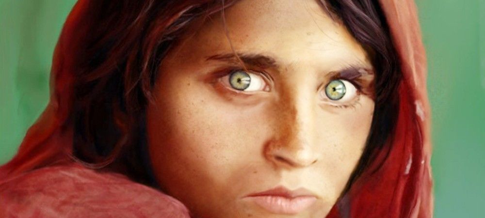 दुनिया में मशहूर हरी आंख वाली लड़की पाकिस्तान में गिरफ्तार
