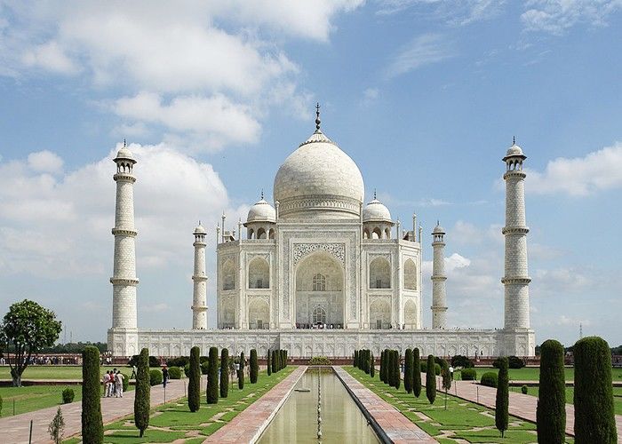ताज महल विश्व के पांच प्रमुख आकर्षक पर्यटक स्थलों में शामिल