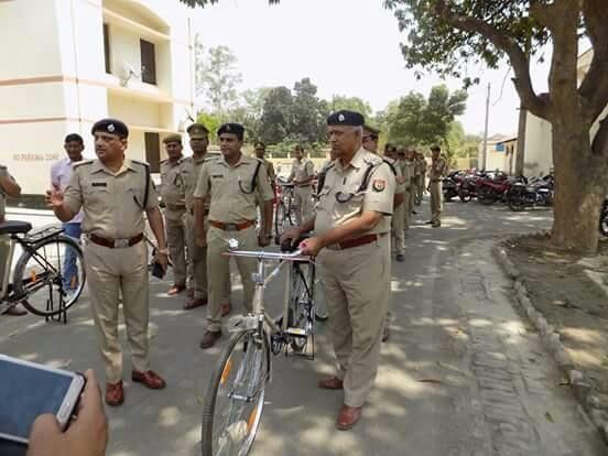 साइकिल पर गोंडा पुलिस