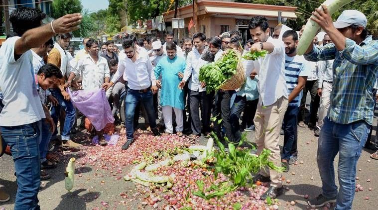 महाराष्ट्र सरकार की कर्ज माफी घोषणा से खुश नहीं किसान