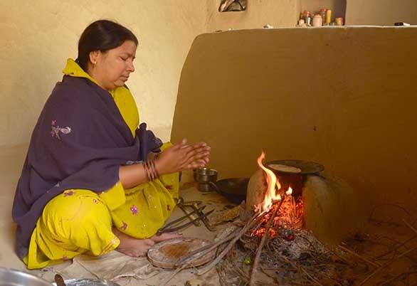 ग्रामीण एलपीजी योजना को मंजूरी, परिवार की महिला सदस्यों को मुफ्त रसोई गैस