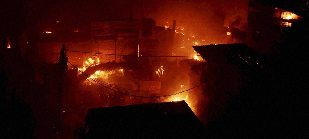 दिल्ली में आग में 150 ऊनी कपड़ों की दुकानें खाक