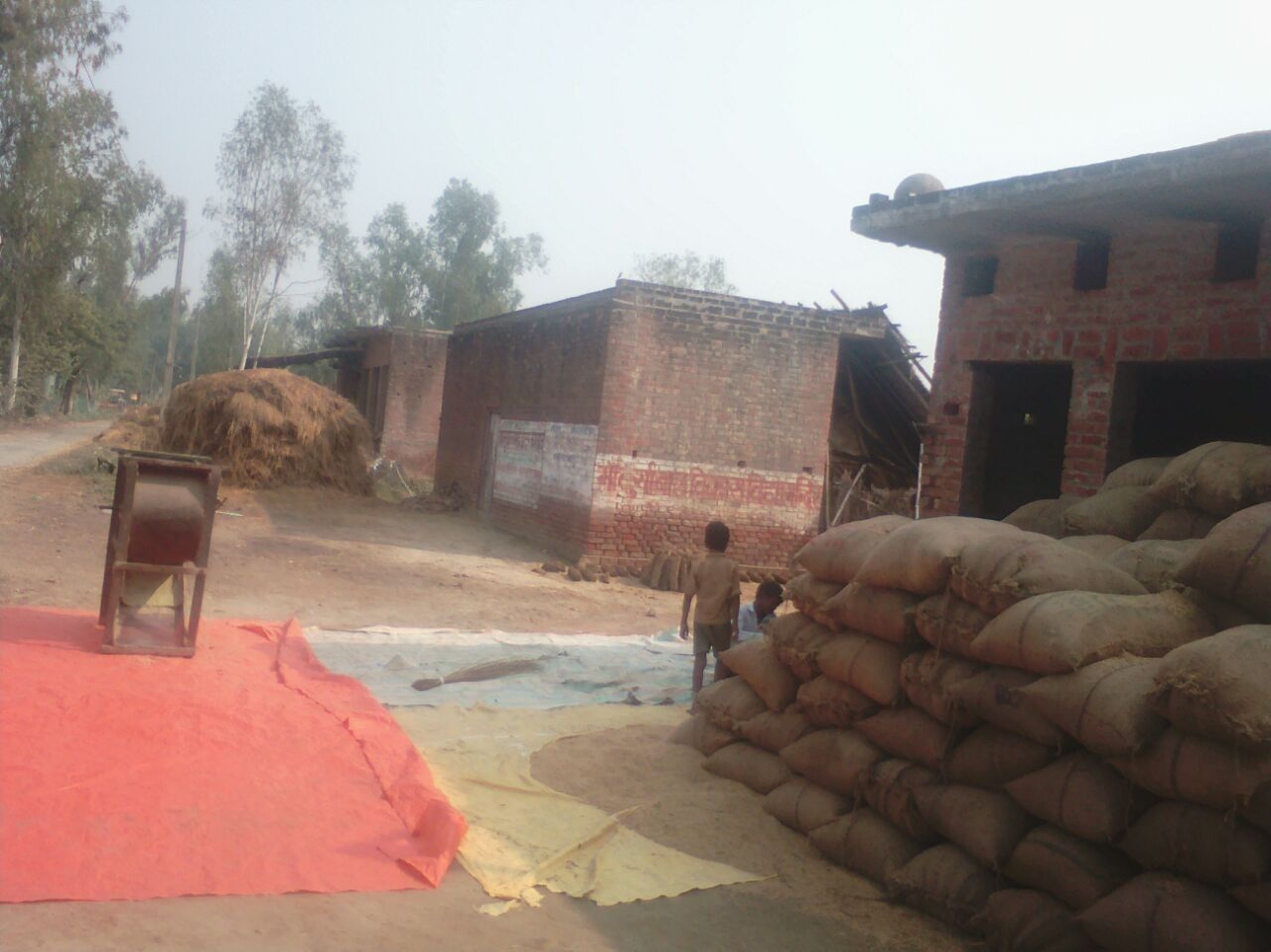 बाराबंकी के केंद्रों पर नहीं हो रही धान खरीद, किसान परेशान