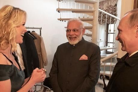 तीन करोड़ फॉलोवर्स वाले प्रधानमंत्री नरेंद्र मोदी से जब पत्रकार ने पूछा, क्या आप ट्विटर पर हैं? 