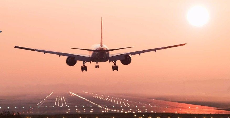 अहमदाबाद हवाई अड्डे पर दो विमान आपस में टकराने से बाल-बाल बचे, विमान में थे 149 यात्री