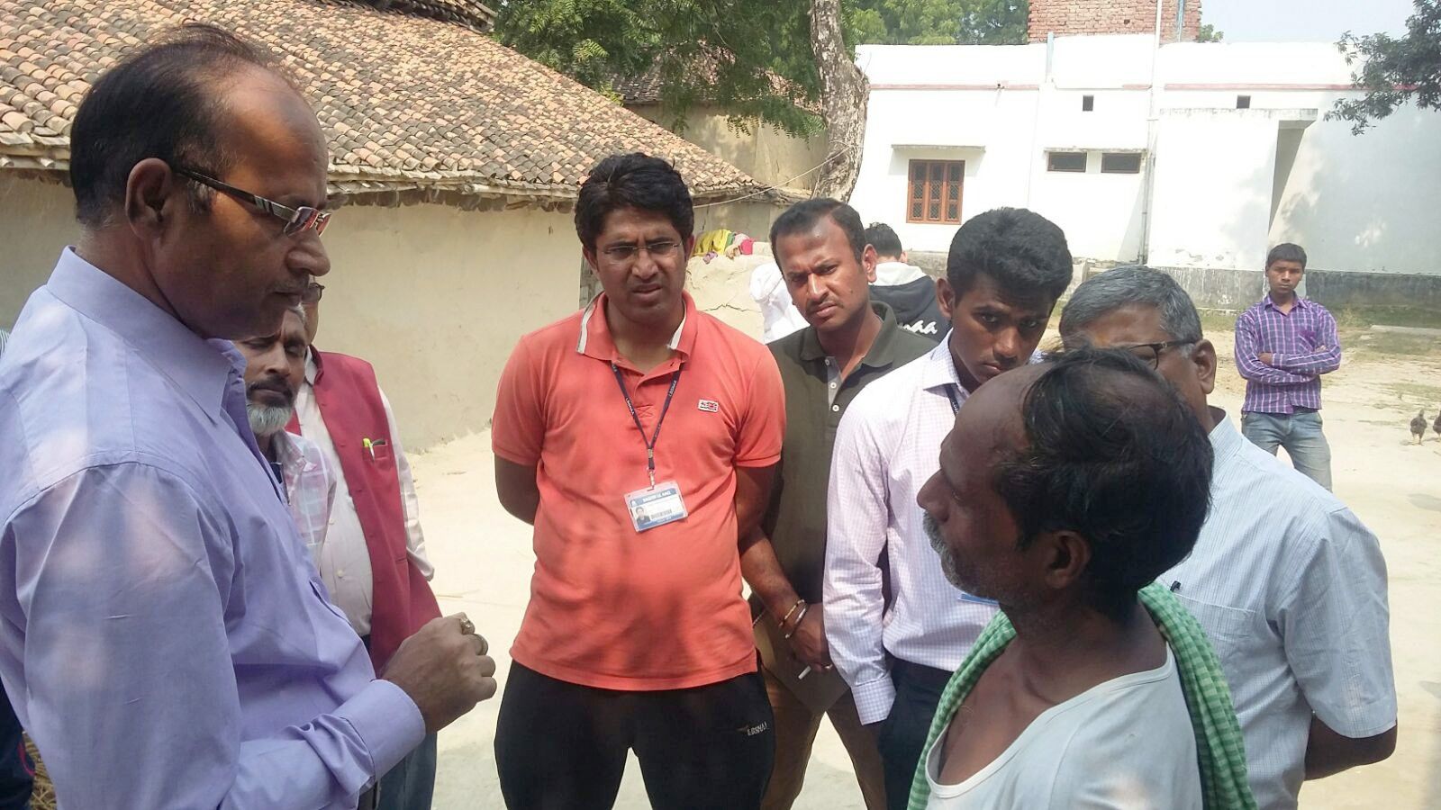 गाँव में रहकर योजनाओं की जानकारी ले रहे आईएएस प्रशिक्षु