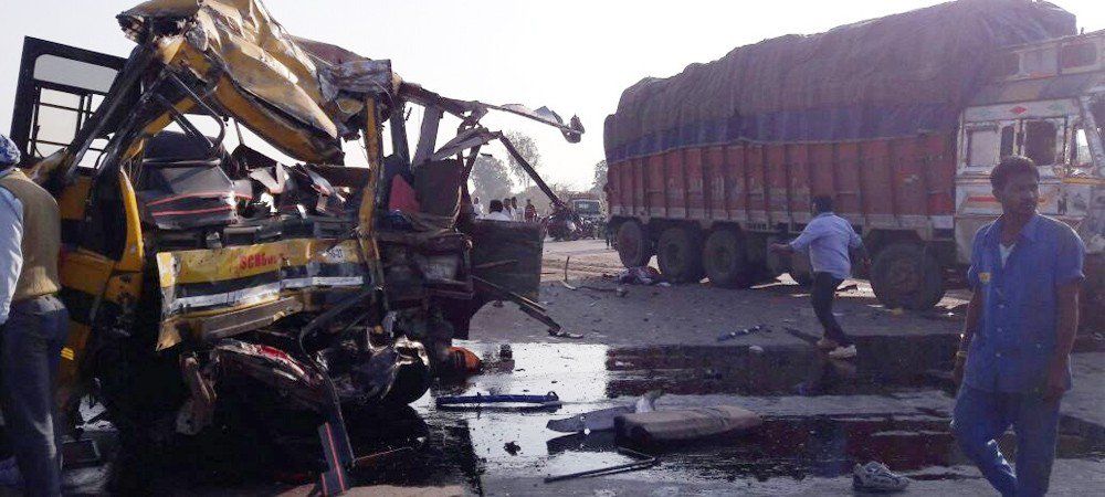 मध्य प्रदेश : इंदौर में डीपीएस स्कूल बस और ट्रक की टक्कर, 5 छात्रों समेत 6 की मौत