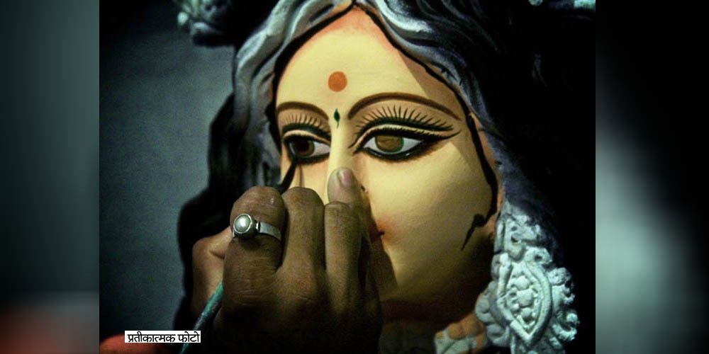 कोलकाता में तैयार की गई एक हजार हाथों वाली दुर्गा मूर्ति
