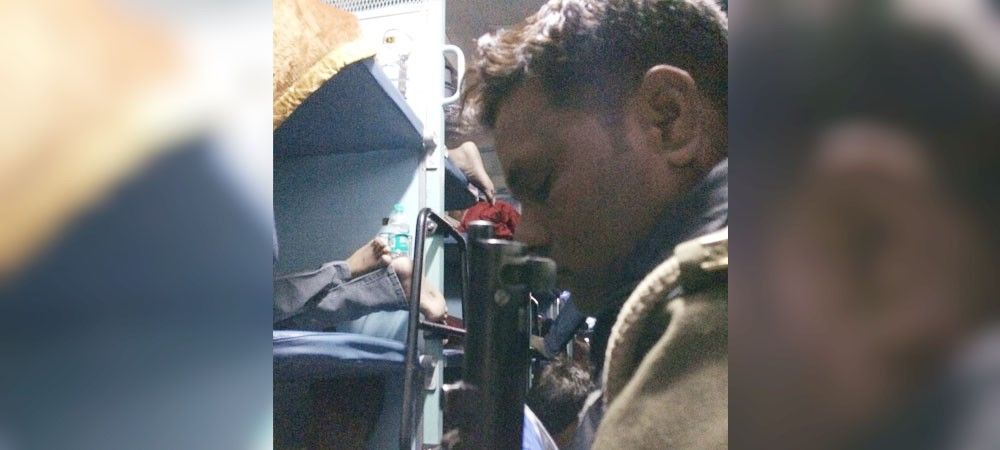 यूपी चुनाव: मतदान ड्यूटी के बहाने ट्रेनों में पुलिसवालों की दबंगई, एसी कोच में भी बिना टिकट कर रहे सफर