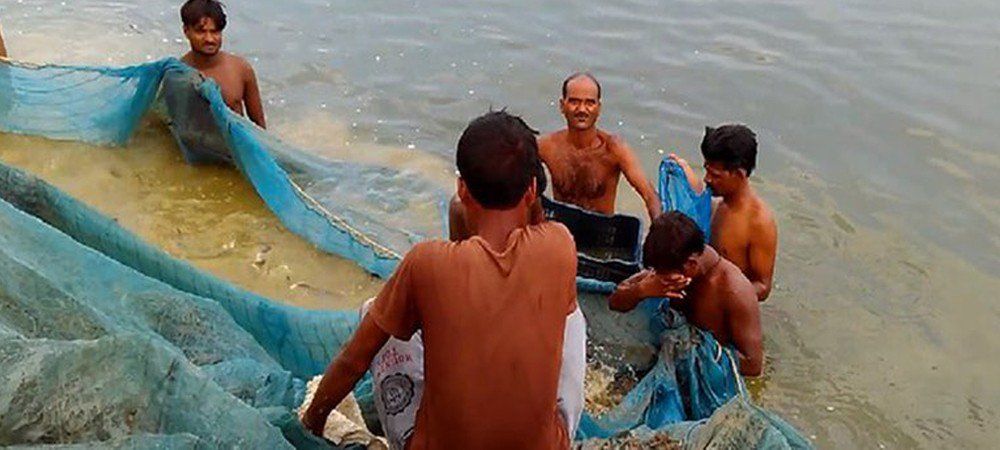 प्राणियों के संरक्षण के लिए ग्रामीणों ने मछली पकड़ने पर लगाई रोक