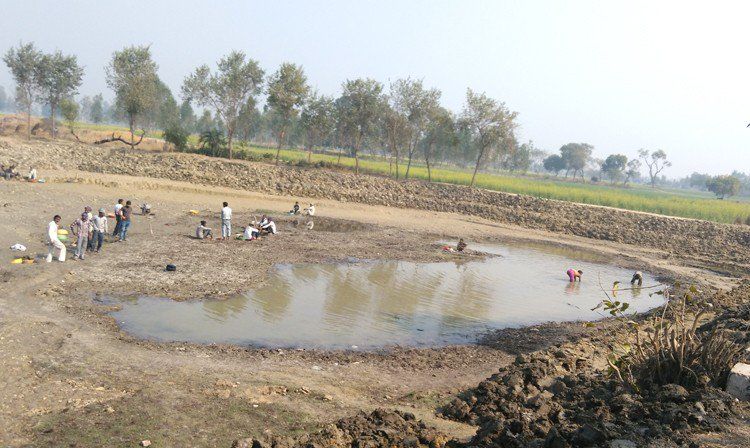 जौनपुर : डार्क जोन ब्लॉकों में शुरू हुई तालाबों की खुदाई