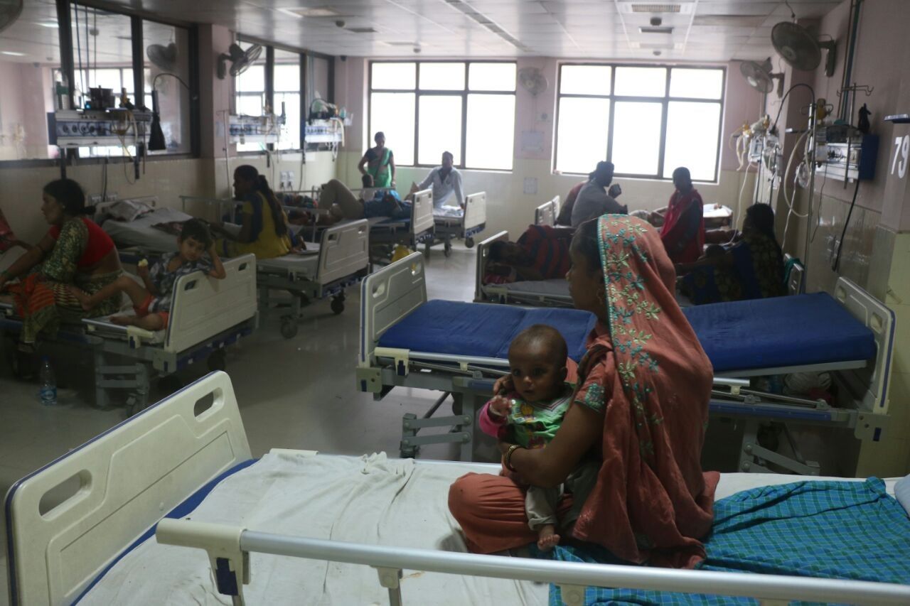 गोरखपुर :  प्रिंसिपल नहीं, उनकी पत्नी चलाती थीं अस्पताल