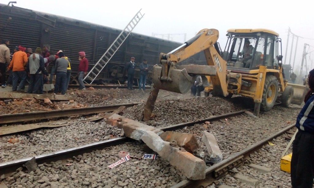 कानपुर में ट्रेन हादसे के बाद जल्द ट्रैक पर दौड़ेंगी ट्रेनें