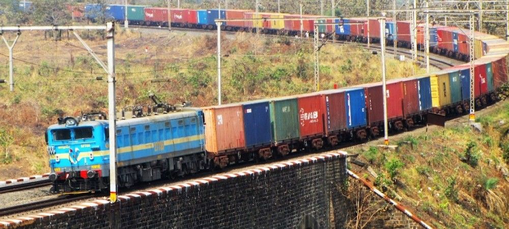 जल्दी सामान पहुंचाने के लिए ‘पाइथन’ और ‘एनाकॉन्डा’ की मदद ले रहा भारतीय रेलवे, जानिए कैसे 