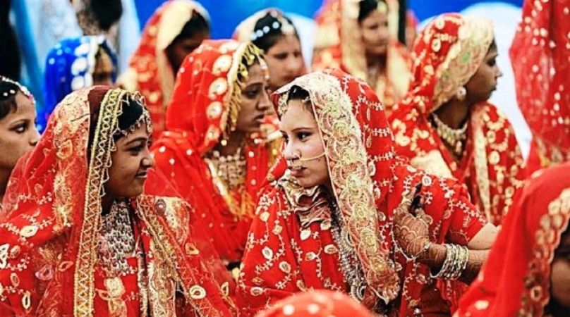 मथुरा में  शादी की इस अजब परंपरा से लड़कियां परेशान