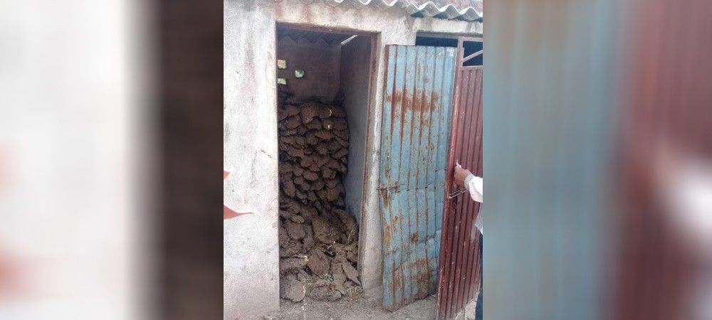 इस गाँव में शौचालय होने के बावजूद खुले में हवा लेने के लिए जाते है बाहर शौच
