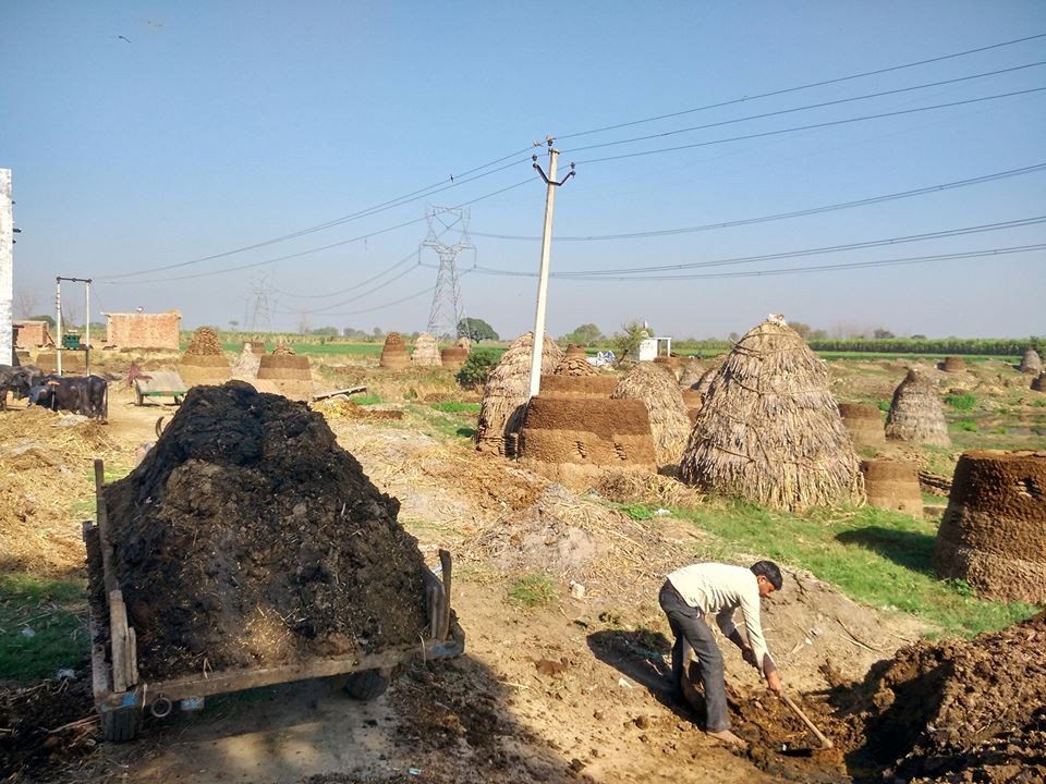 किसान गोबर को कचरा नहीं,  आय का जरिया बनाएं : पीएम मोदी 