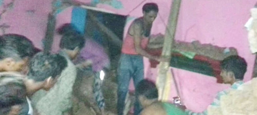 अलीगढ़: पटाखों से हुआ मकान में विस्फोट, मलबे में दबकर मां-बेटी की मौत