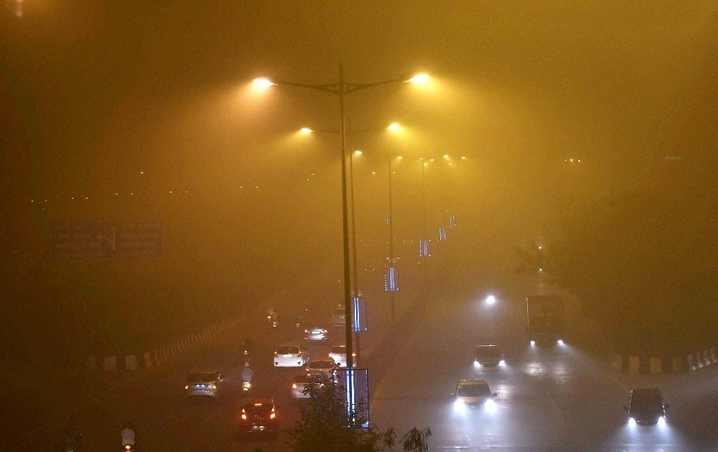 दिल्लीः पिछले 17 साल में सबसे खतरनाक धुंध, दमा, एलर्जी, सांस के मामलों में बढ़ोतरी 