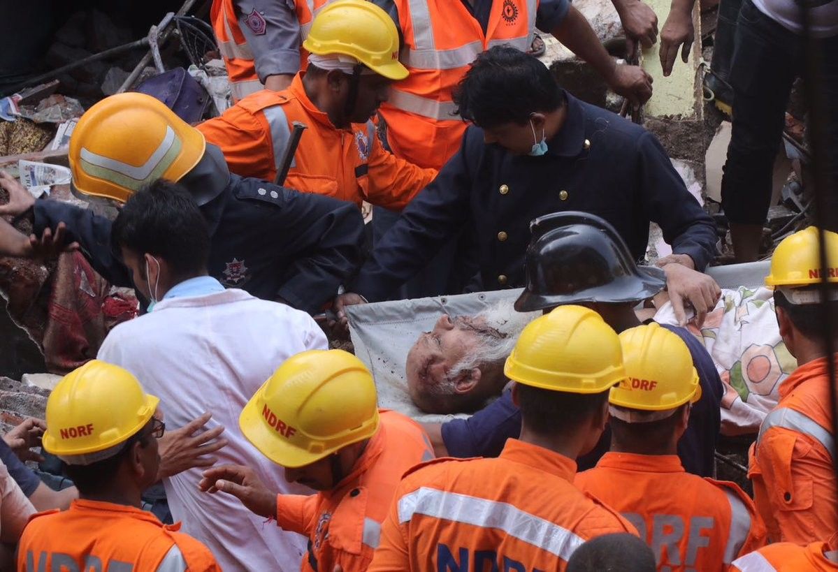 मुंबई : भिंडी बाजार में पांच-मंज़िला इमारत गिरने से 7 लोगों की मौत, कई लोगों के फंसे होने की आशंका