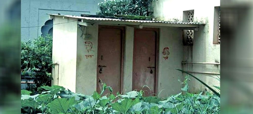 हीरापुरवा गाँव में अब तक नहीं बना एक भी शौचालय  