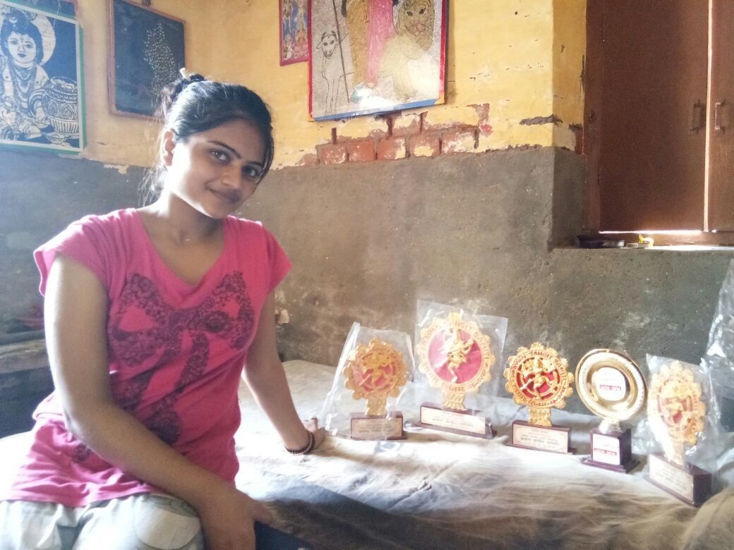 जौनपुर के एक गाँव की बेटी का मायानगरी में चमकने का सपना 