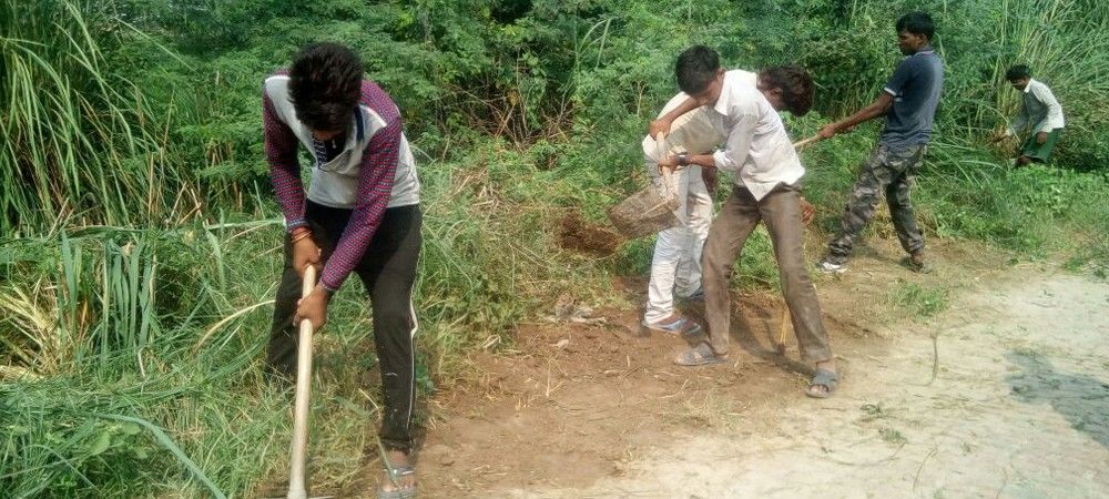 स्वच्छ भारत अभियान को इस गाँव के युवा दे रहे रफ्तार