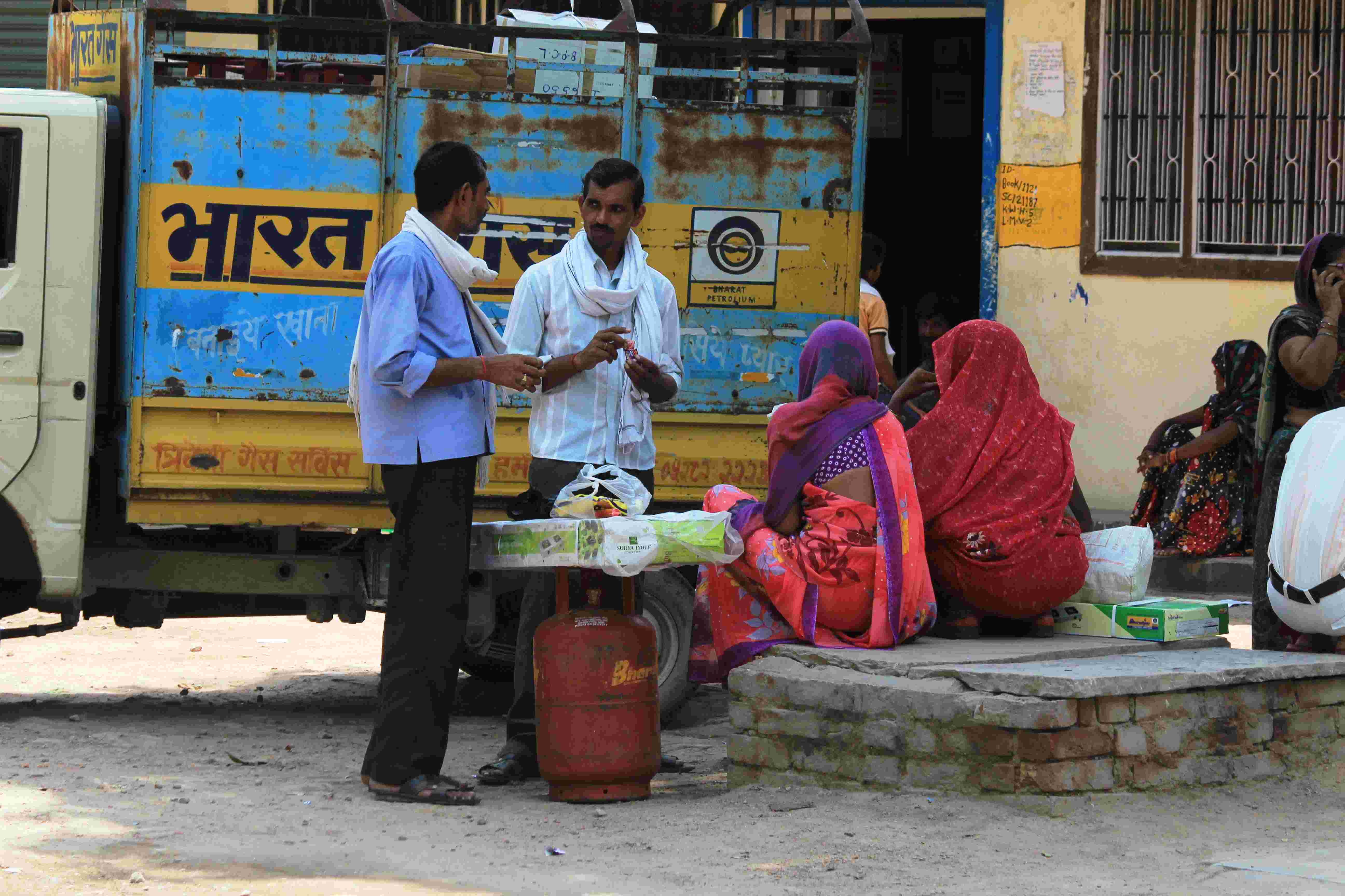 21,058 गांवों में शत-प्रतिशत रसोई गैस कनेक्शन देगी केंद्र सरकार