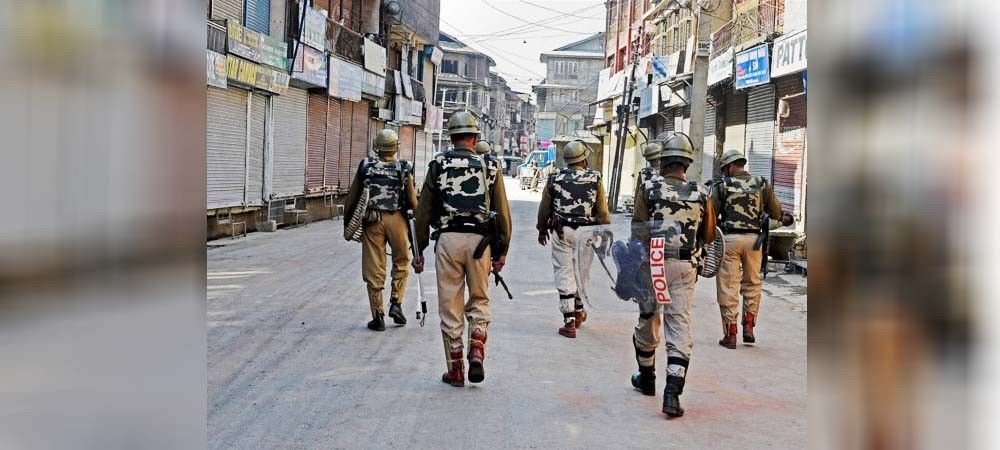 जम्मू-कश्मीरः आतंकवादियों ने गार्डस से फिर छीनी बंदूकें