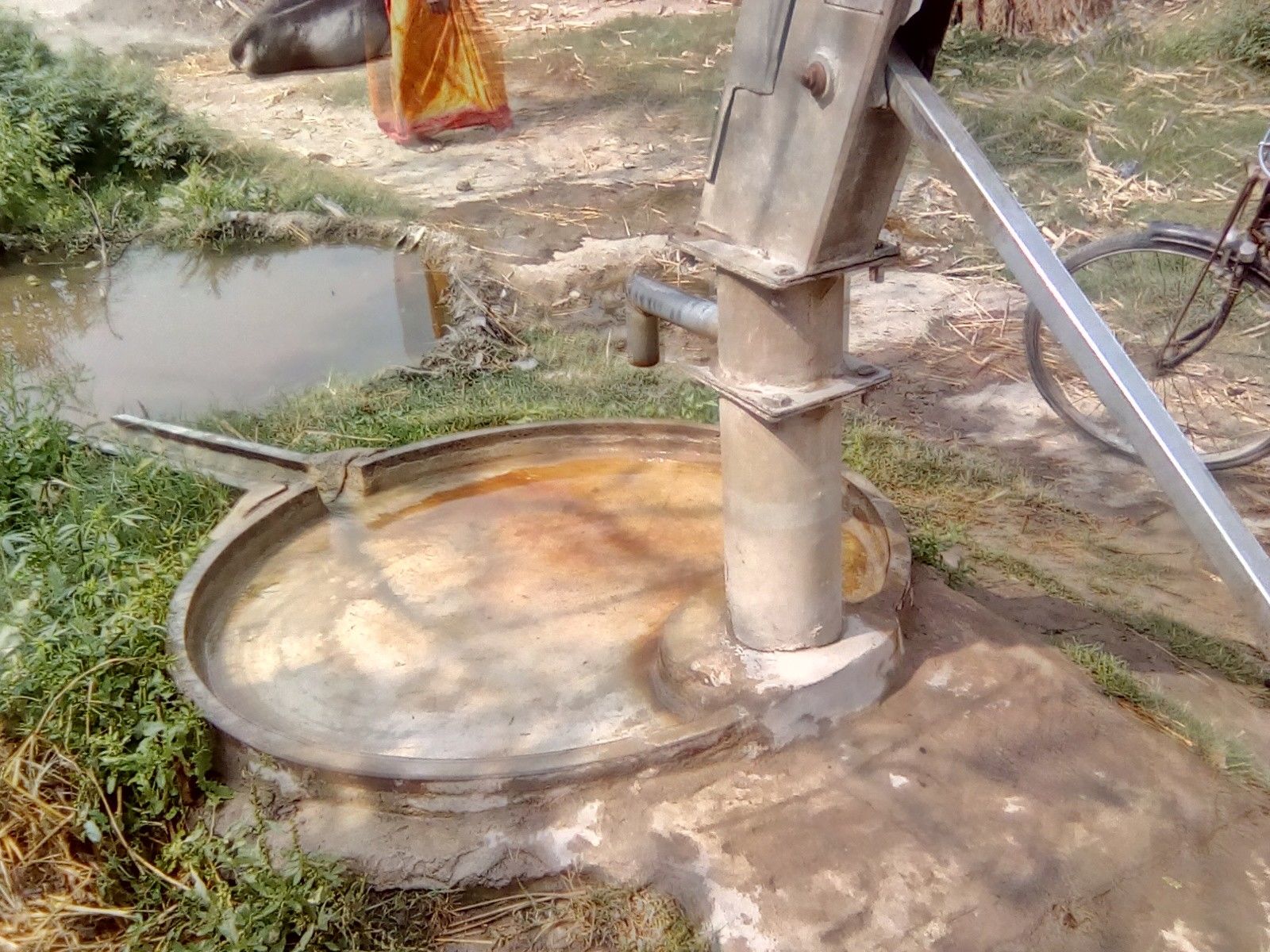 सीतापुर के कई गाँवों में नहीं जल निकासी की व्यवस्था