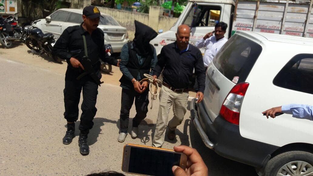 आईएस खुरासान मॉड्यूल के आतंकी गौस मुहम्मद और आतिफ को लेकर साथ लेकर पहुंची जांच एजेंसिया, खंगाले घर