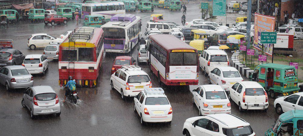 लखनऊ की यातायात व्यवस्था पर हाईकोर्ट की फटकार, प्रदेश सरकार से 27 जुलाई तक मांगा जवाब