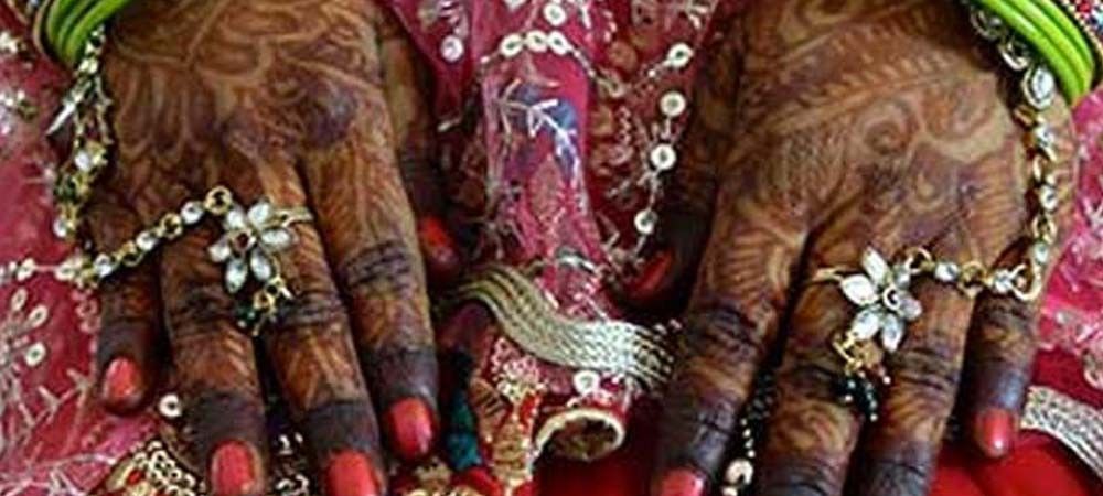 सुरक्षा के डर से लड़कियों की कम उम्र में कर देते हैं शादी 