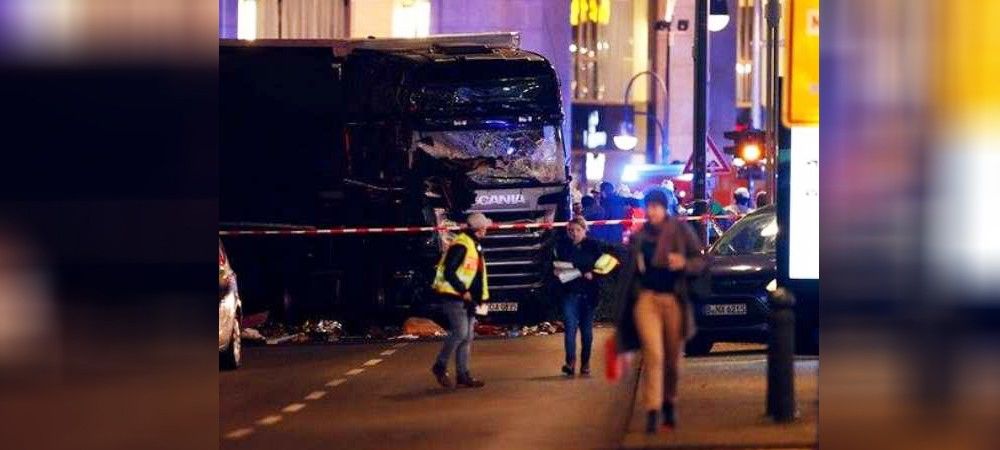 बर्लिन में तेज रफ्तार ट्रक ने लोगों को कुचला, 12 लोगों की मौत
