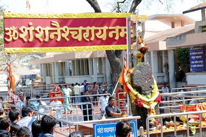 400 साल पुराना कायदा टूटा, महिलाओं को मिली शनि शिंगणापुर में पूजा की इजाज़त
