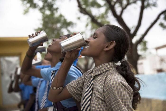 जैसा पानी जिलाधिकारी पीते हैं वैसा ही बालिका विद्यालयों में भी उपलब्ध कराया जाए : इलाहाबाद हाइकोर्ट