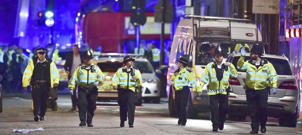 लंदन में दो आतंकी हमले, वैन से लोगों को कुचला, रेस्त्रां में लोगों को मारे चाकू