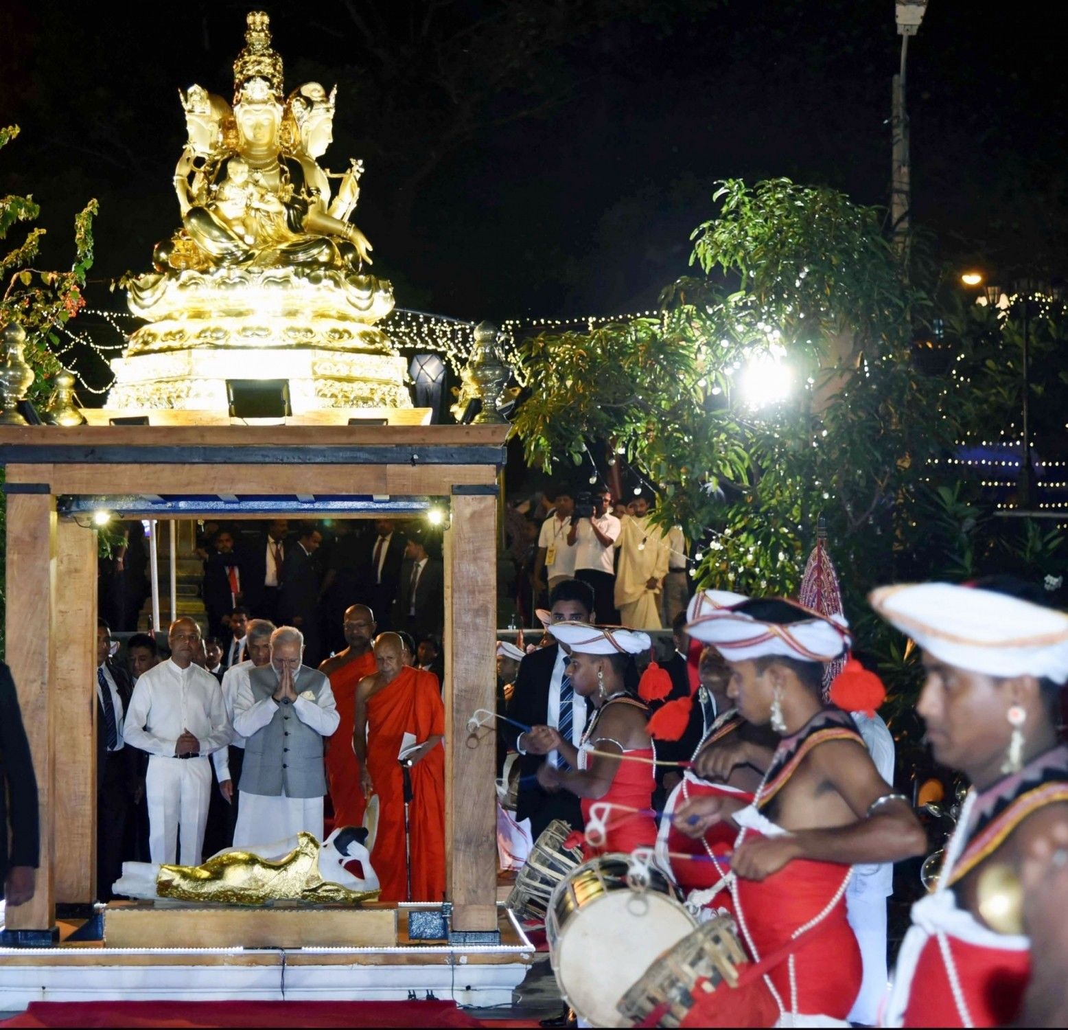 वैसाख दिवस पर प्रधानमंत्री मोदी का श्रीलंका के बौद्ध भिक्षुओं को तोहफा, कोलंबो-वाराणसी के बीच अगस्त से सीधी उड़ान सेवा 