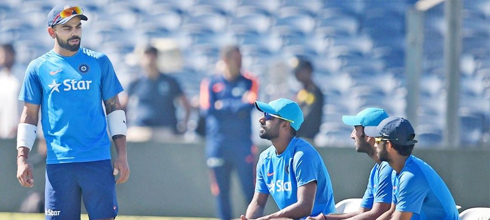 पुणे में भारत आस्ट्रेलिया पहले टेस्ट मैच के दूसरे दिन भारत पहली पारी में 105 रन पर ढेर 