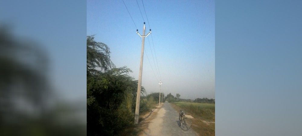 कनपुरा में चार महीने पहले लगे खंभे मगर ग्रामीणों को नहीं मिली बिजली