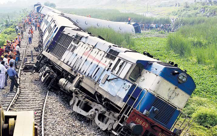 ट्रेनों के पटरी से उतरने की घटनाओं से फैल रहा है डर:यात्री     