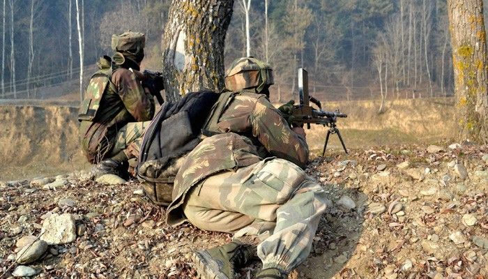 कश्मीर में आतंकियो और सेना के बीच मुठभेड़ में 4 आतंकी ढेर, तीन जवान शहीद