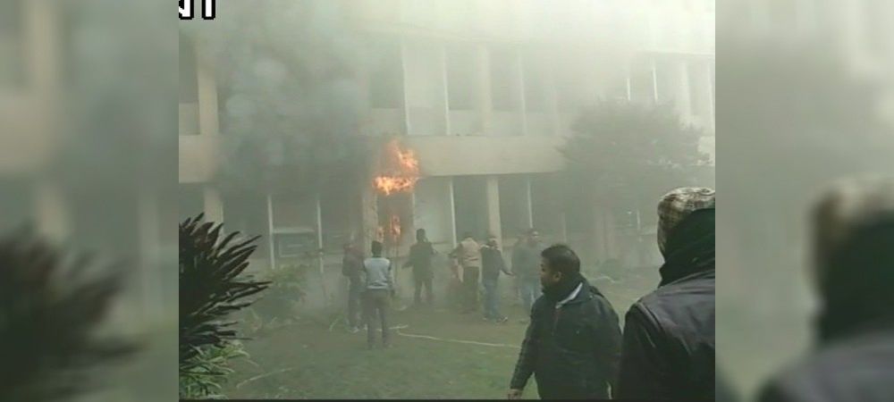 गोरखपुर: बीआरडी के प्रिंसिपल ऑफिस में लगी आग