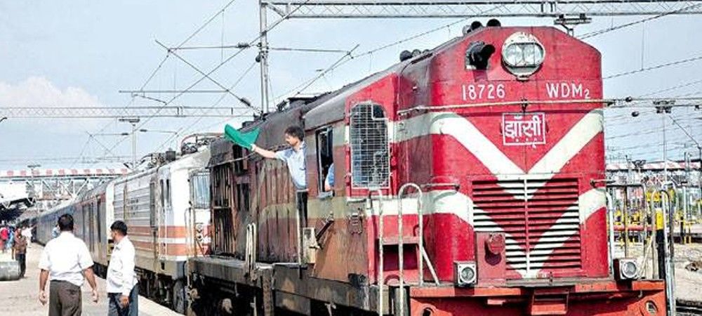 भारतीय रेल: आईआरसीटीसी से आधार कराइये लिंक और 10 हजार रुपए जीतने के साथ मुफ्त यात्रा का पाइये मौका 