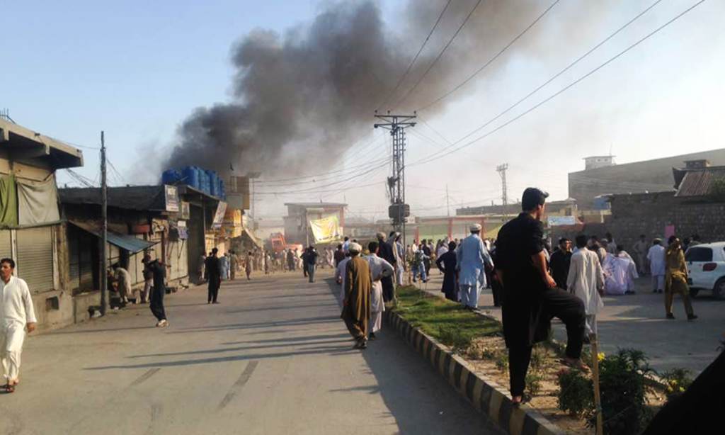 पाकिस्तान में इफ्तार और ईद की खरीदारी के समय हुआ विस्फोट, 18 की मौत, 100 घायल     