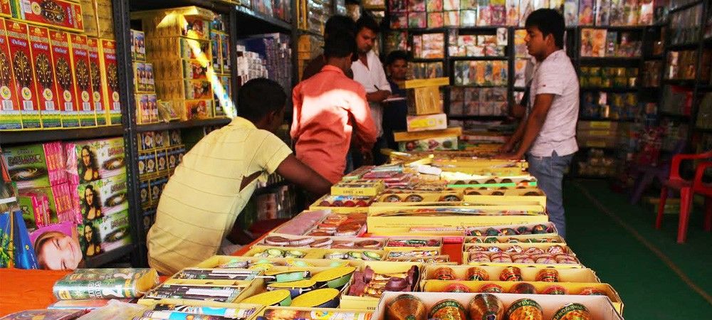 दिवाली करीब पर भारतीय पटाखा बाजार में उत्साह नहीं : एसोचैम     