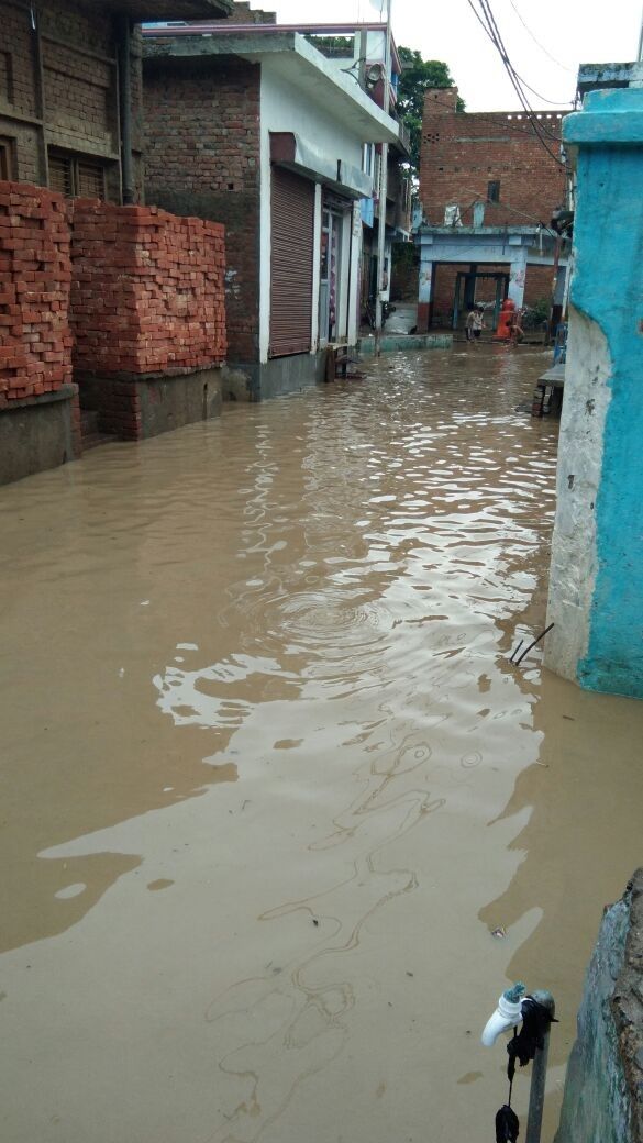 कन्नौज में सरकारी कार्यालयों में घुस रहा बारिश का पानी