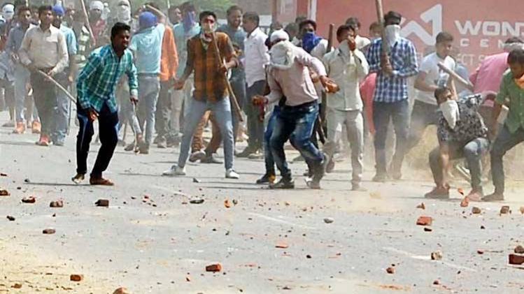 सहारनपुर : महापंचायत को लेकर कई इलाकों में बवाल, वाहनों को किया आग के हवाले, भीड़ ने पुलिस चौकी फूंकी