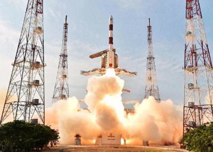 इसरो ने एकसाथ प्रक्षेपित किए रिकॉर्ड 20 उपग्रह