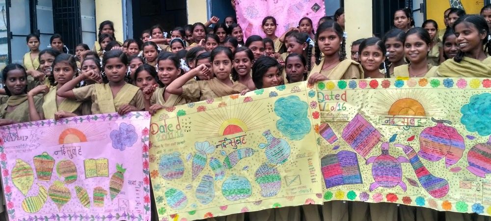 सीतापुर में कस्तूरबा की छात्राएं निकालती हैं बाल अखबार
